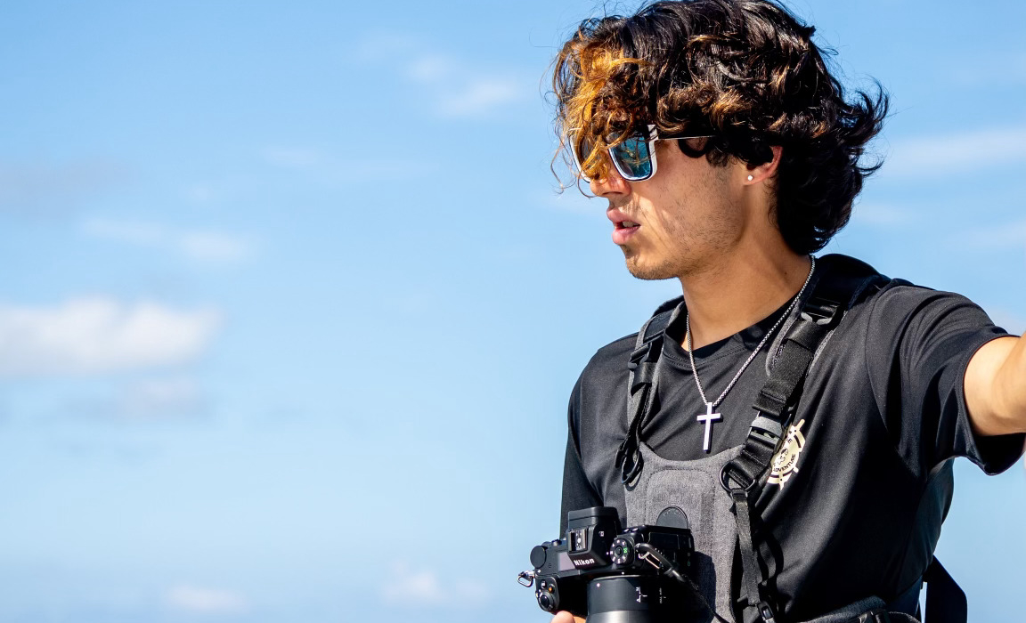 Simon Moreno looking out at the ocean 